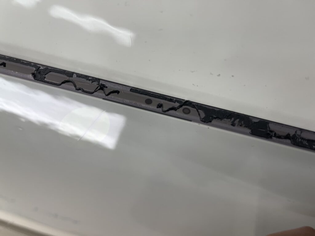 13" M2 MacBook Pro Cracked LCD