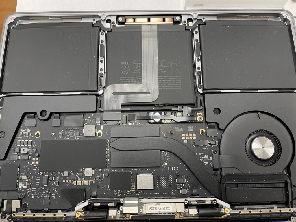 13 inch MacBook Pro M2 model taken apart