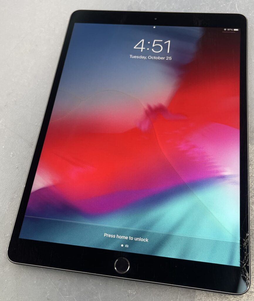 iPad Air 3 Cracked Screen Glass and LCD