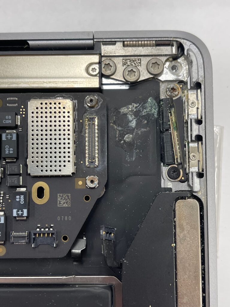 Liquid Damage present on M1 MacBook Air
