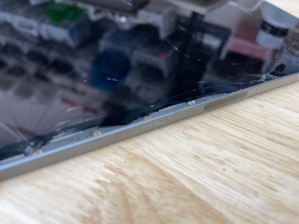 Cracked iPad 11" Pro