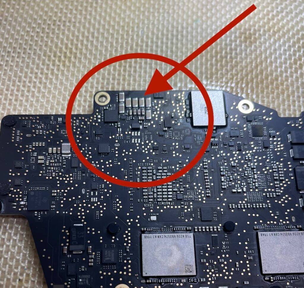 Shorted capacitor on MacBook Pro with no backlight