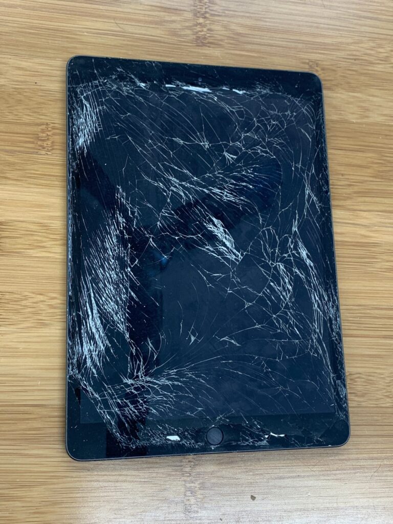 A2197 iPad 7 Cracked Screen