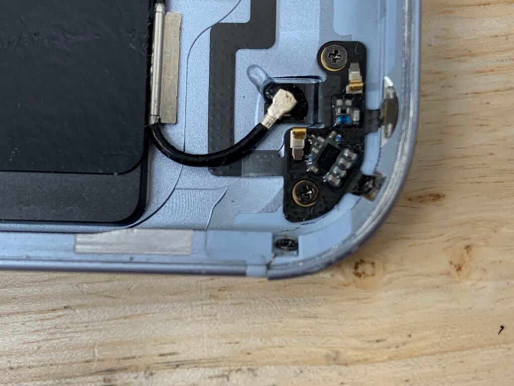 iPad Air 4 Cracked Housing