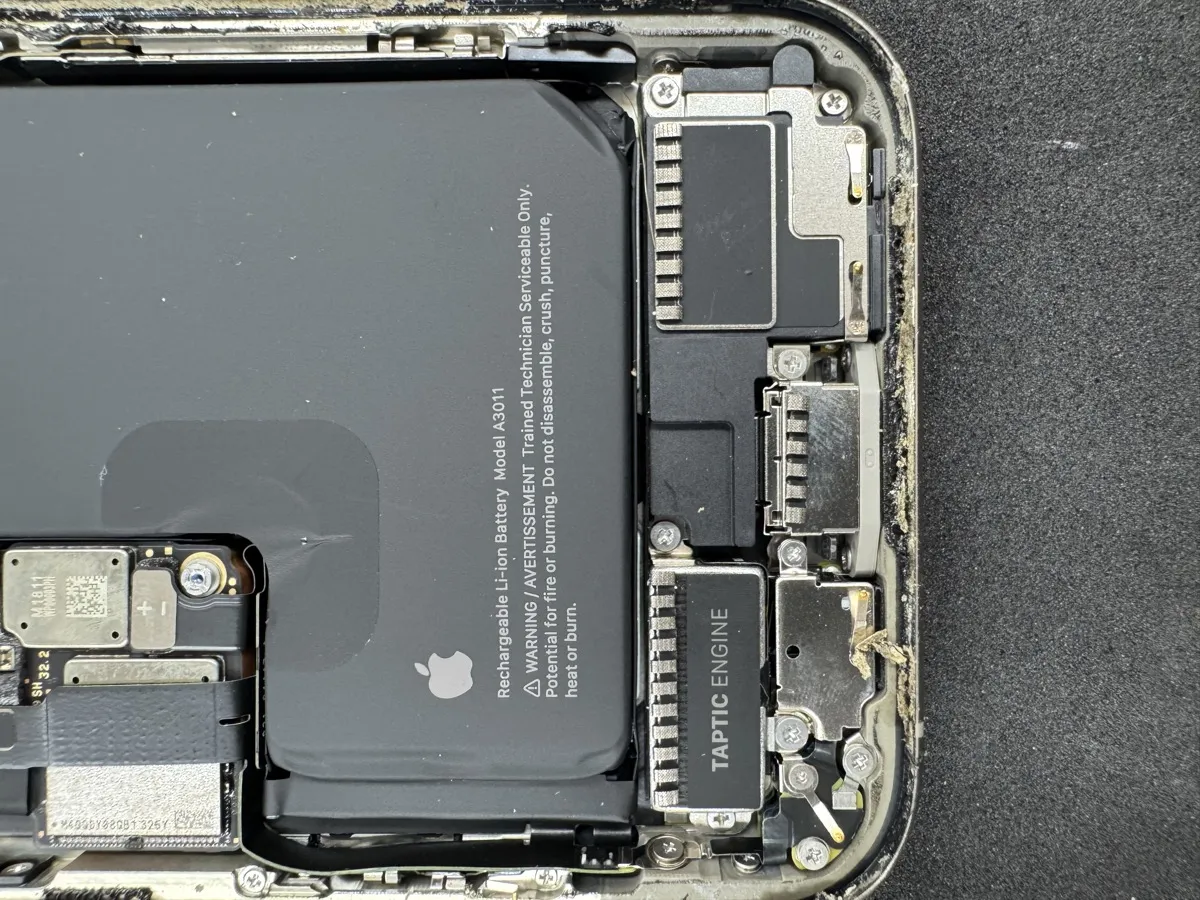 Professional iPhone battery replacement service at MackTechs for Ardmore customers
