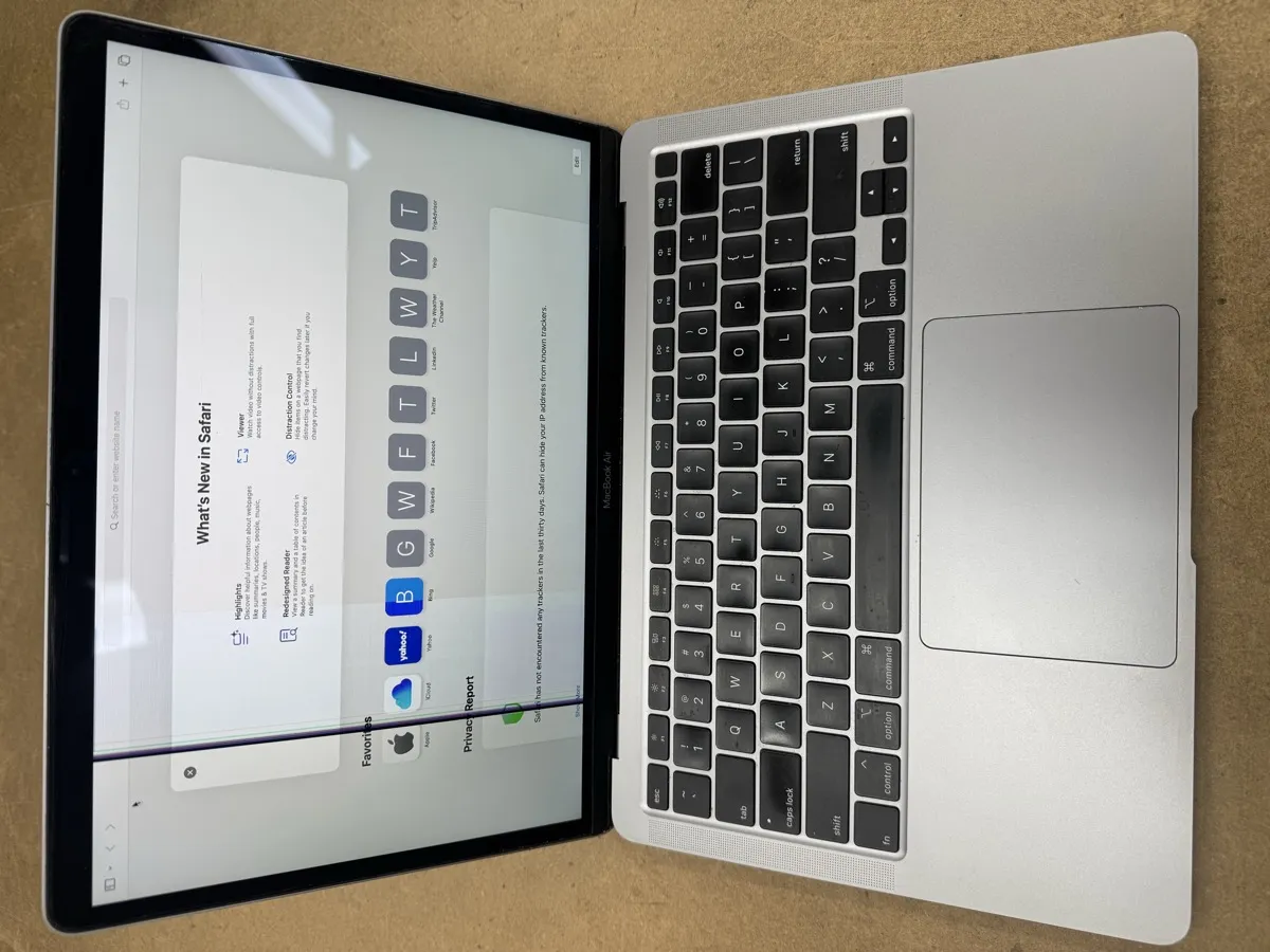 Professional iPhone battery replacement service at MackTechs for Philadelphia customers