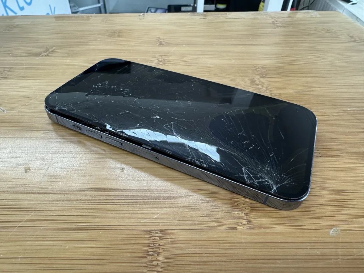 Professional iPhone screen repair service at MackTechs for Philadelphia customers