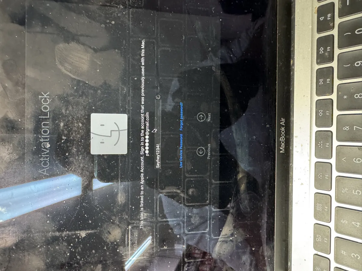 Professional MacBook screen repair service at MackTechs for Wissahickon customers